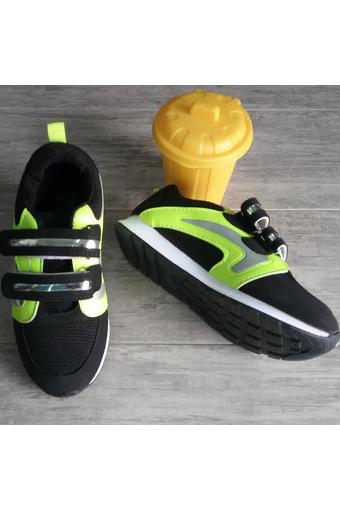 Alice Shoe รองเท้ากีฬาผ้าใบ แฟชั่นเด็กผู้ชายและเด็กผู้หญิง รุ่น SKL040-BK ( สีดำ)