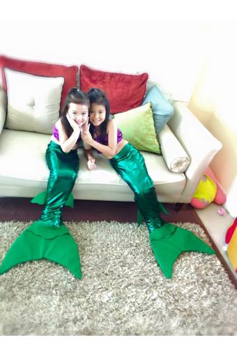Mermaid Tail Thailand ชุดว่ายน้ำนางเงือกสำหรับเด็กแบบผ้ายืดเงา เซ็ต 2 ชิ้น และ สร้อยไข่มุก (สีเขียวเข้ม)