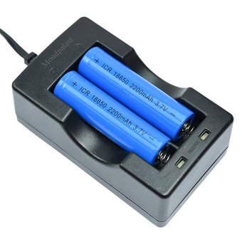 2 x ICR 18650 2200mAh 3.7V rechargeable batteries + 1 x charger