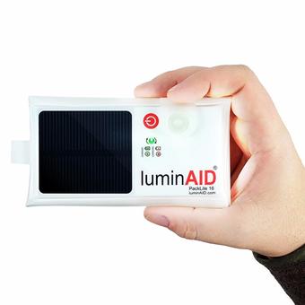 LuminAID ถุงไฟฟ้าโซล่าเซลล์ให้แสงสว่างยามค่ำคืน