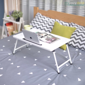 mylazydesk โต๊ะอ่านหนังสือ โต๊ะทำงาน บนเตียง โต๊ะวางโน๊ตบุ๊ค มีช่อง Ipad/Iphone รุ่น Q#1Z White ขนาด 60x40x30 cm. (ขาว)