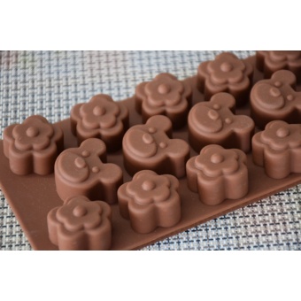 Freshyware แม่พิมพ์ซิลิโคน พิมพ์วุ้น ทำน้ำแข็ง ทำ chocolate food grade ชุดน้องหมี ในทุ่งดอกไม้ คุณภาพส่งออก (คละสี)