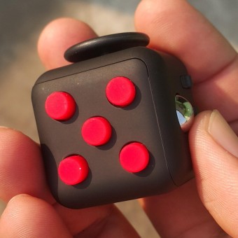 Fidget Cube Toys A Vinyl Desk Kickstarter ลูกเต๋าแก้เครียด Toys For Girl Boys Chrismtas Gifts Fidget Cube Black Green Grey Red Toys Cube